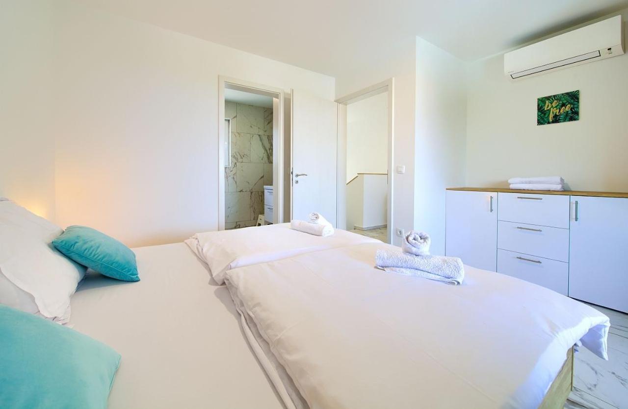 Holiday House Sea & Sun Residence Rasopasno Εξωτερικό φωτογραφία