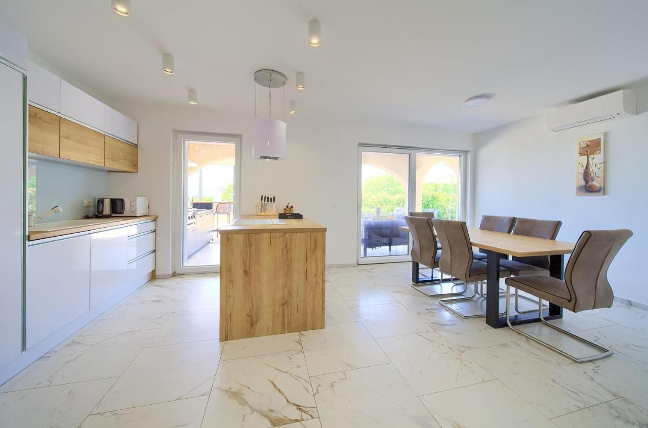 Holiday House Sea & Sun Residence Rasopasno Εξωτερικό φωτογραφία